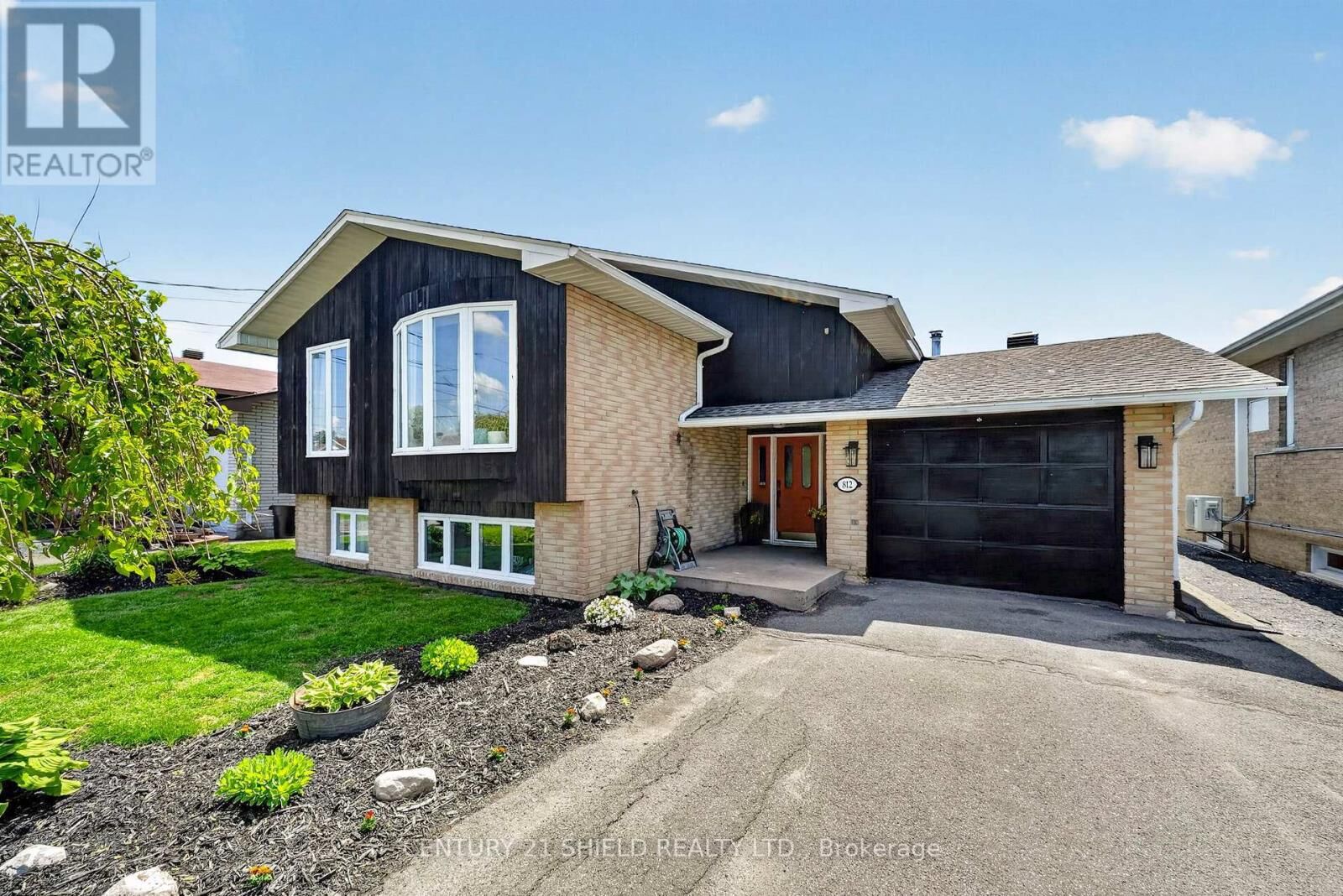 Property Photo:  812 Briarhill Avenue  ON K6J 3N5 