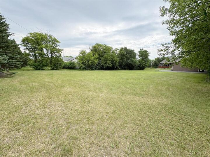 Property Photo:  218 Garson Drive  MB R0E 0R0 