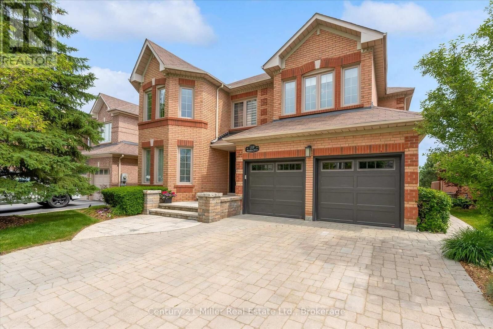Property Photo: 1539 Bayshire Drive ON L6H 6E5
