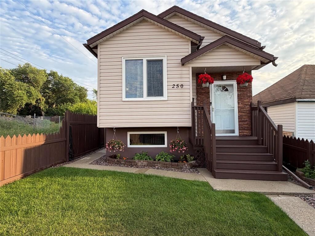 Photo de la propriété: 250 McIntosh Avenue MB R2L 0K8