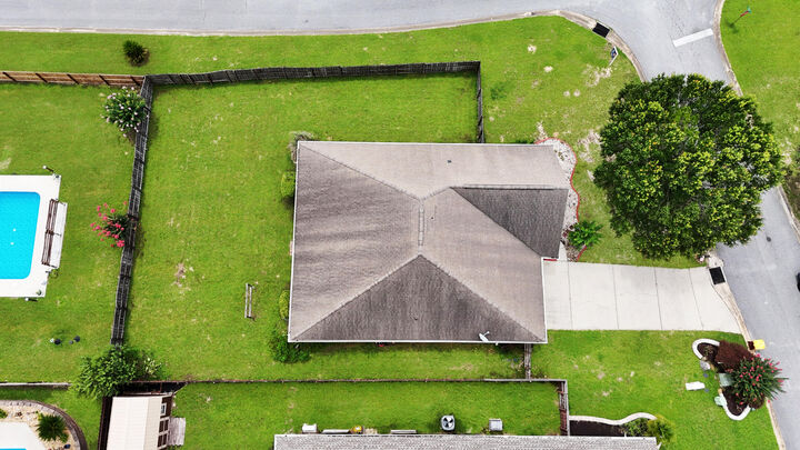 Property Photo: 402 Wych Circle FL 32536