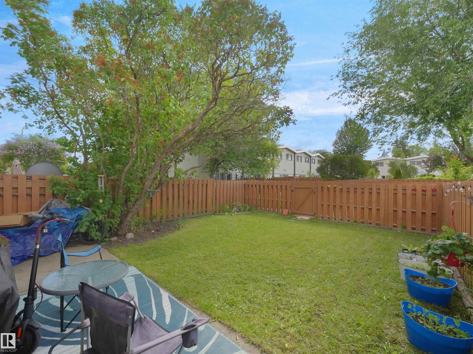 Property Photo: 16405 89 Avenue NW B AB T5R 4S1
