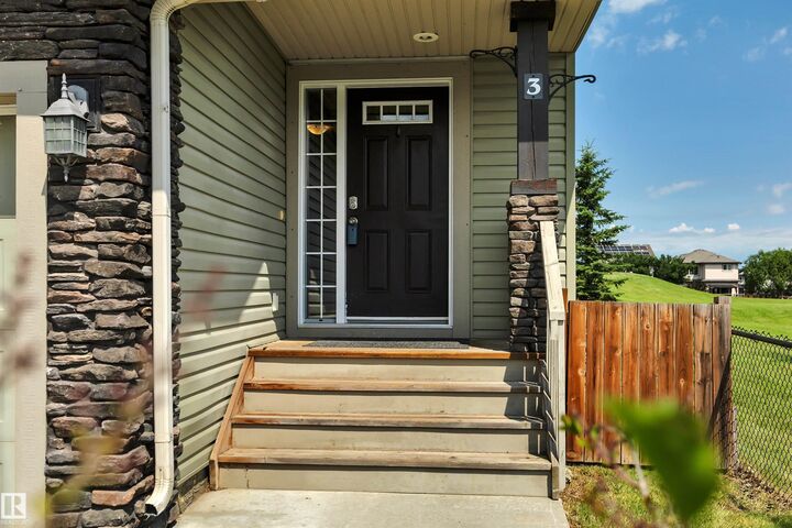 Property Photo: 3 Meadowview Court AB T7X 0N2