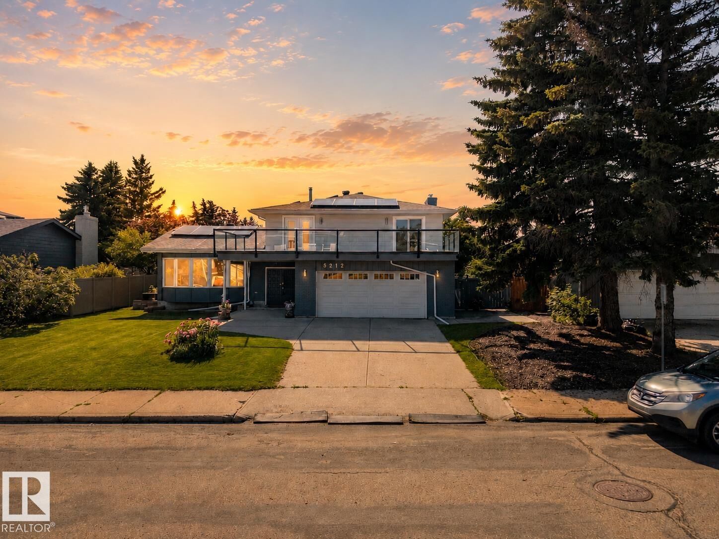 Property Photo:  5212 142 Street NW  AB T6H 4B4 