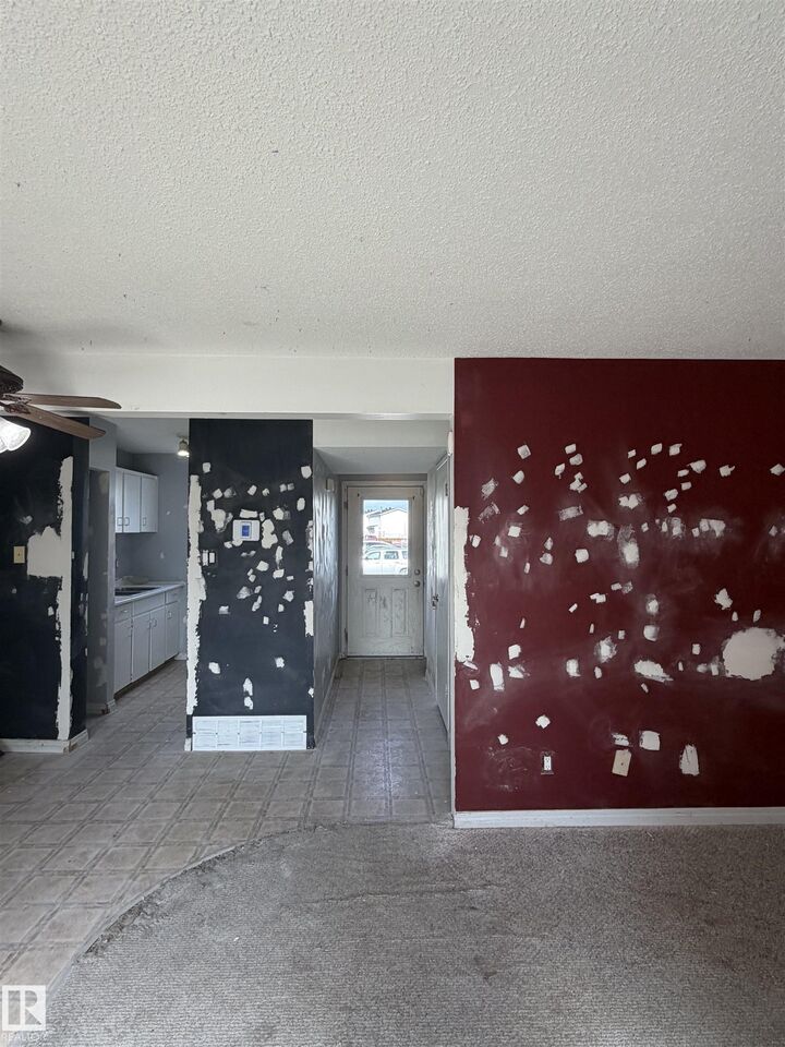 Property Photo:  11384 139 Avenue NW  AB T5X 3L4 