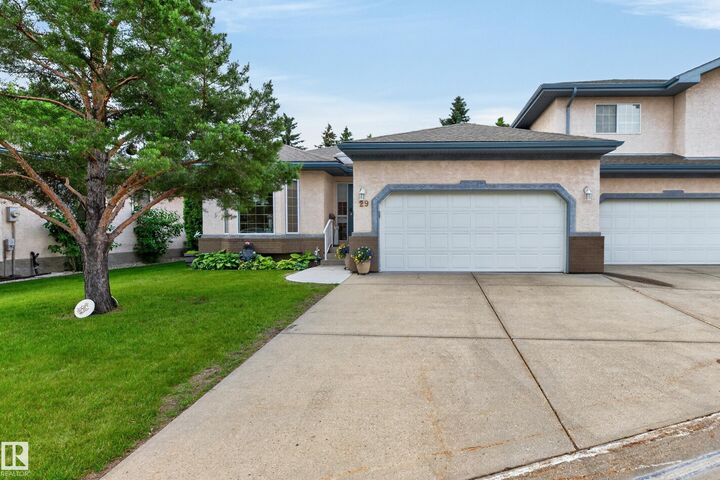 Property Photo:  29 Estates Crest  AB T8B 1M9 