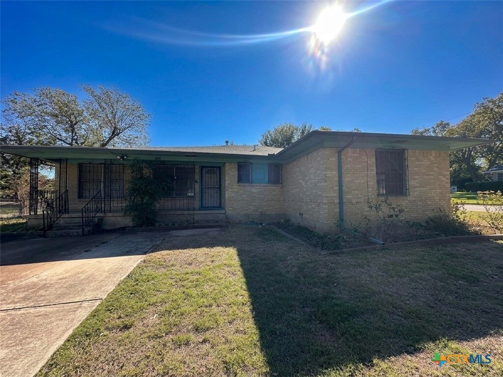Property Photo: 1110 Searcy Drive TX 76543