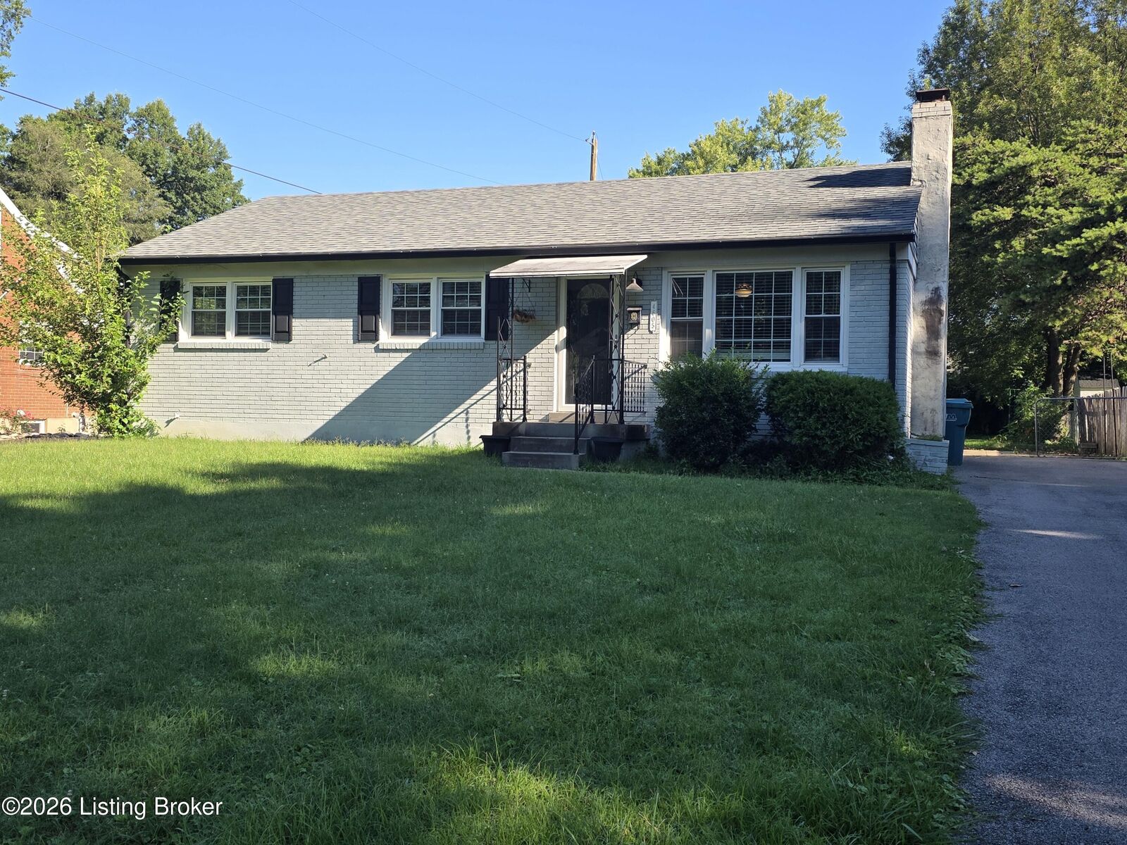Property Photo:  4605 Fox Run Rd  KY 40207 