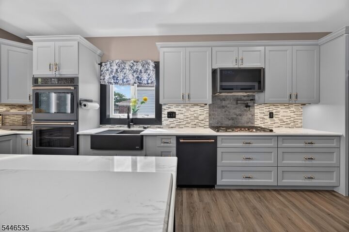 Property Photo:  4 Plaza Rd  NJ 07410 