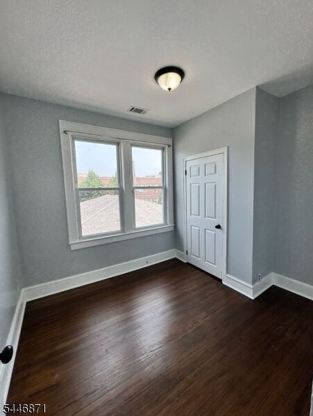 Property Photo:  105 W 17th St 2F  NJ 07036 