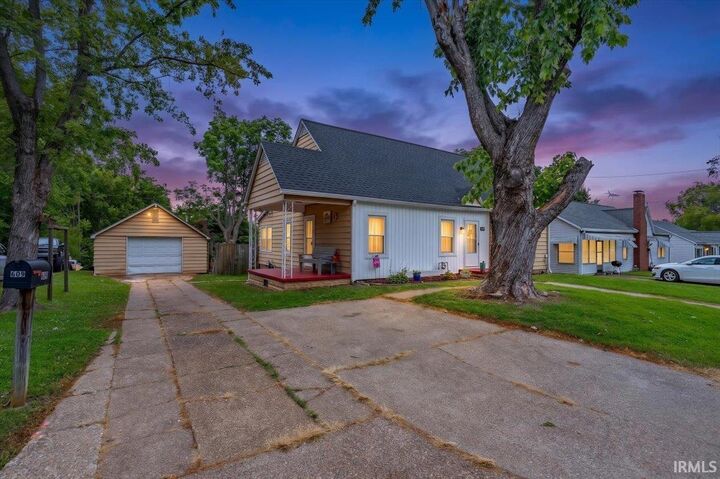 Property Photo:  609 Center Street  IN 47635-1515 