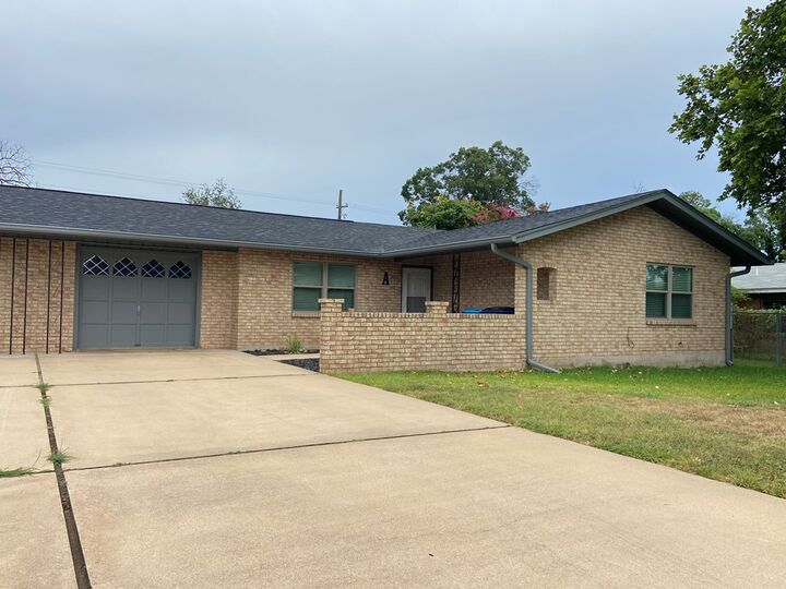 Property Photo: 205 A&Ampb N Manor Dr TX 78028