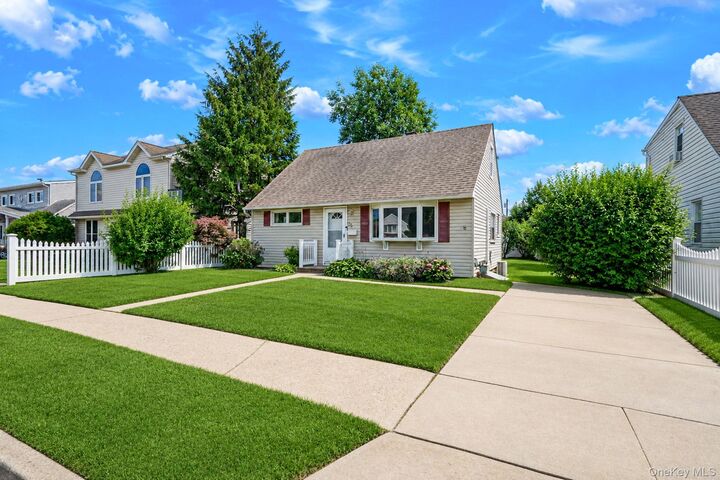 Property Photo:  112 Franklin Place  NY 11758 