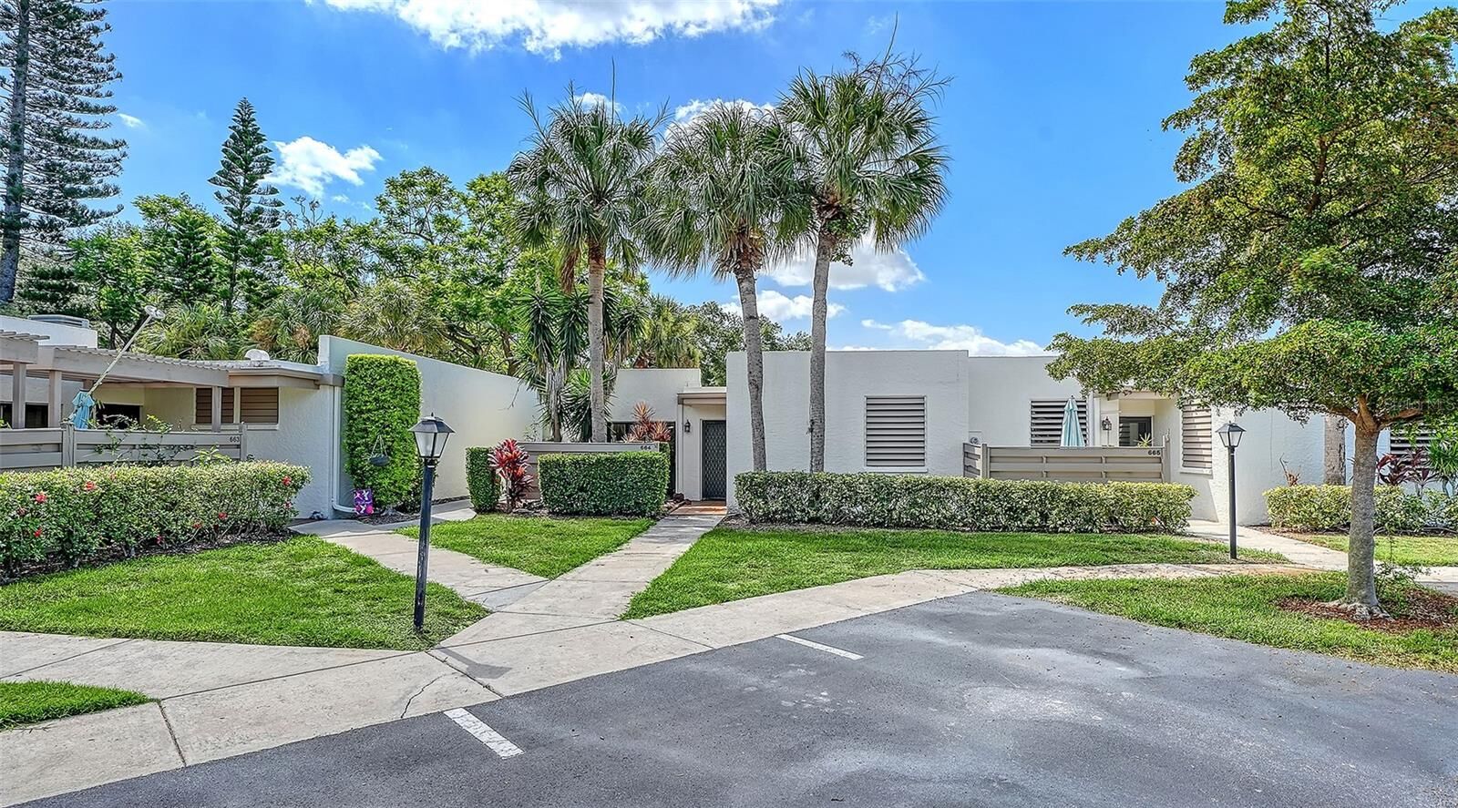 Property Photo: 664 Woodlawn Drive FL 34210