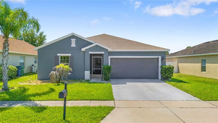 Property Photo: 524 Haines Trail FL 33881