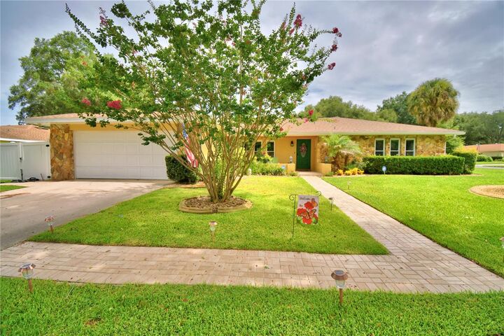 Property Photo: 902 Crestview Drive FL 33823