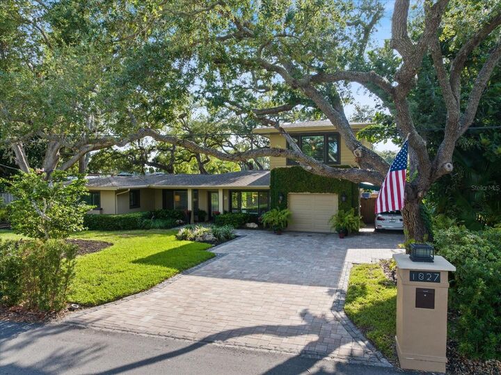 Property Photo: 1827 Baywood Drive FL 34231
