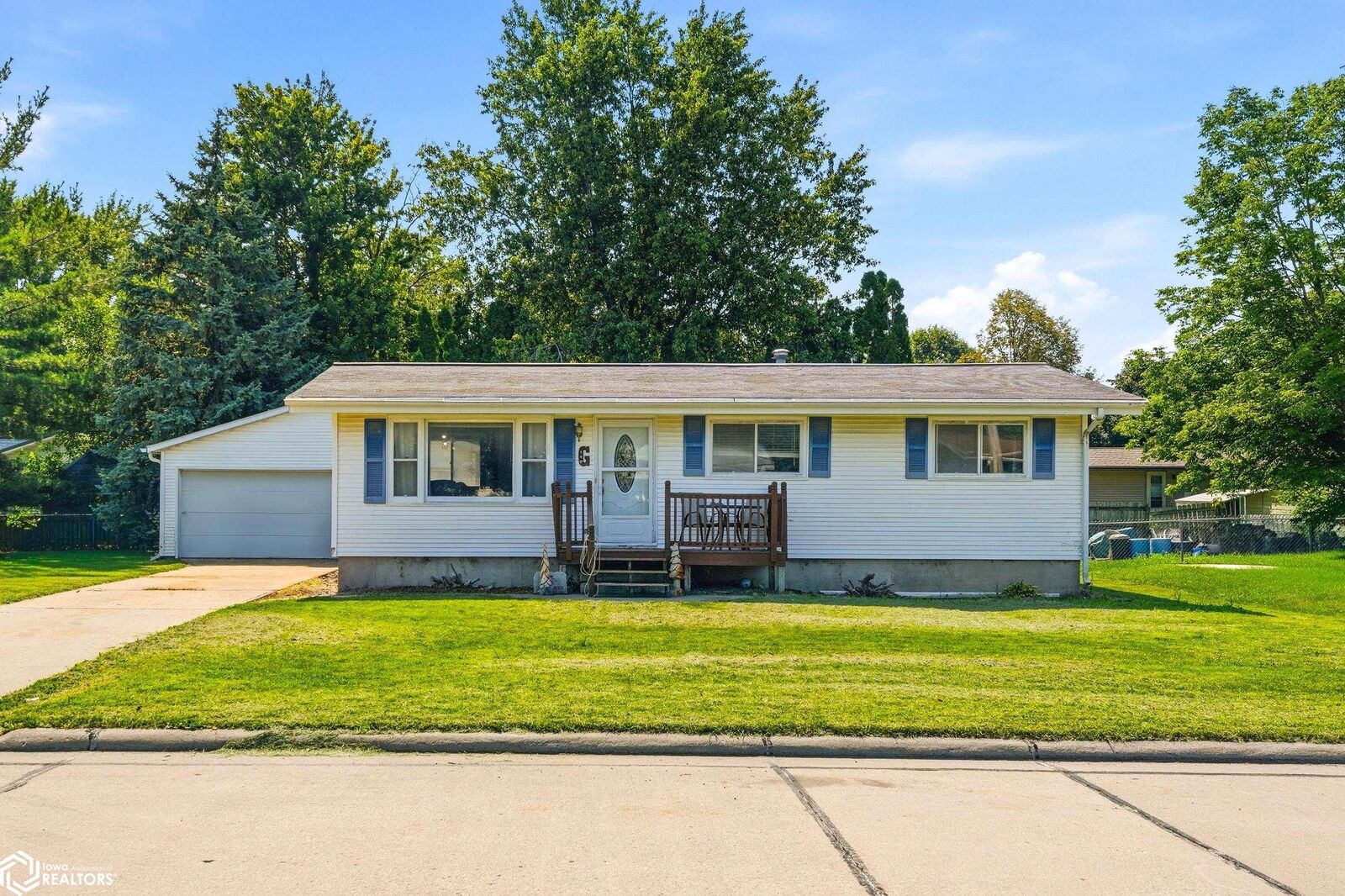 Property Photo:  140 Centennial Drive  IA 52637 