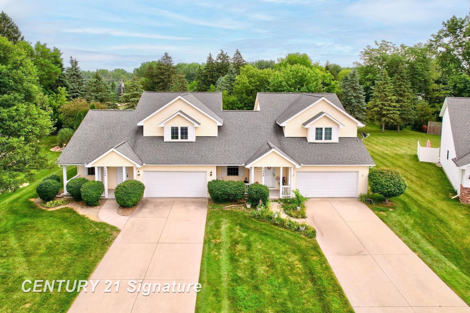 Property Photo:  7944-7946 Rivercrest Court  MI 48623 