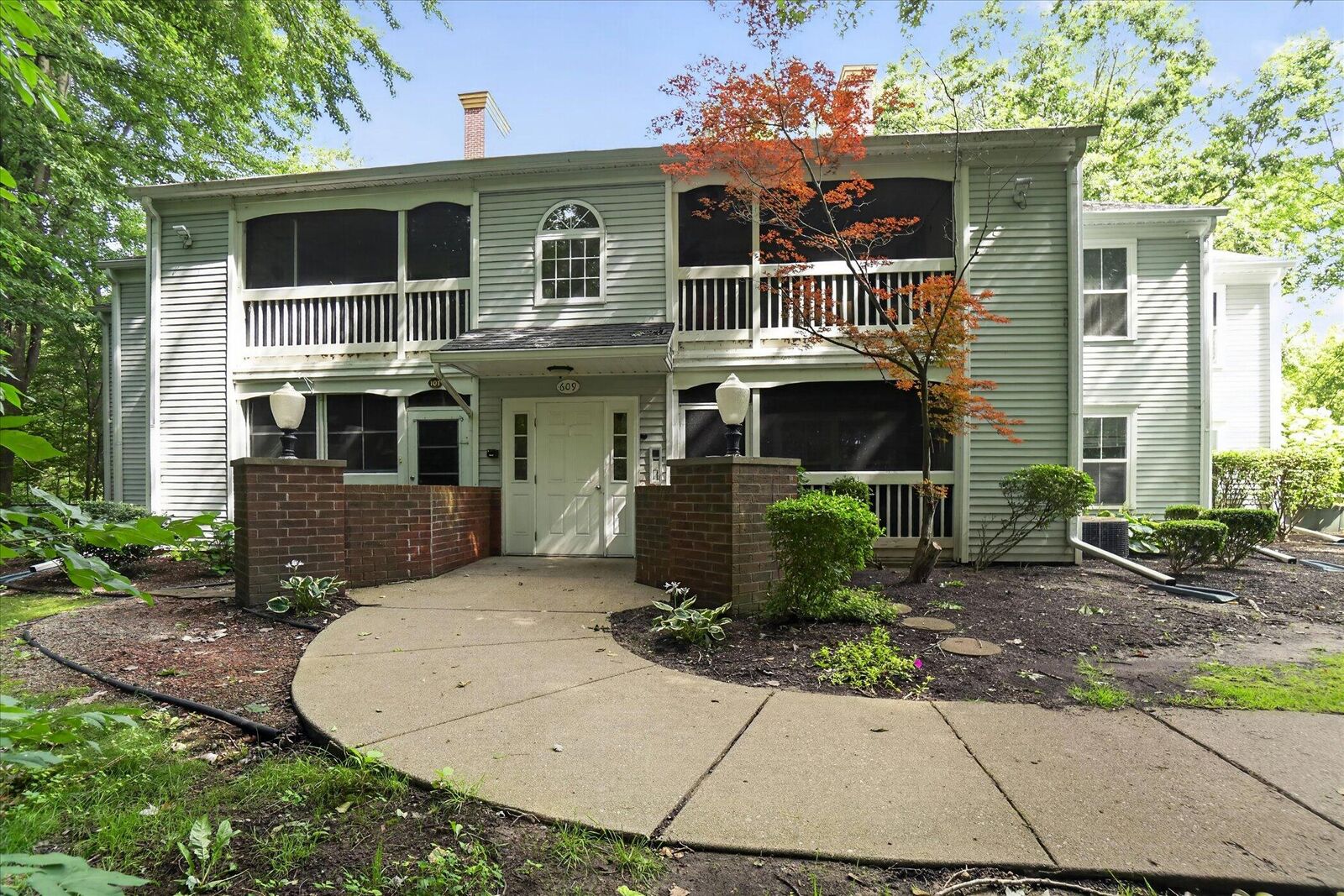 Property Photo: 609 Curzon Court MI 48843