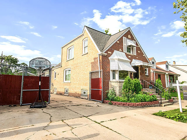 Property Photo:  6952 W Summerdale Avenue  IL 60656 