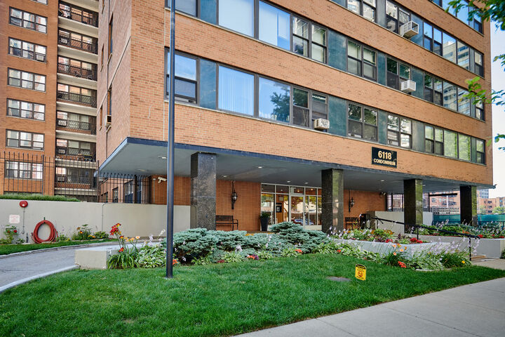 Property Photo: 6118 N Sheridan Road 707 IL 60660