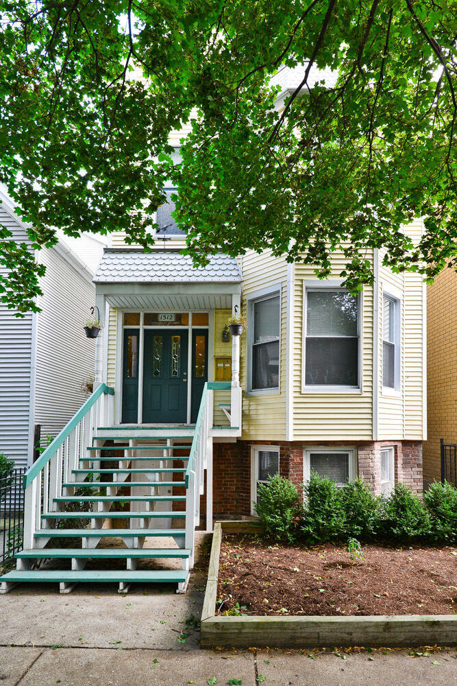 Property Photo: 1512 W School Street 1 IL 60657