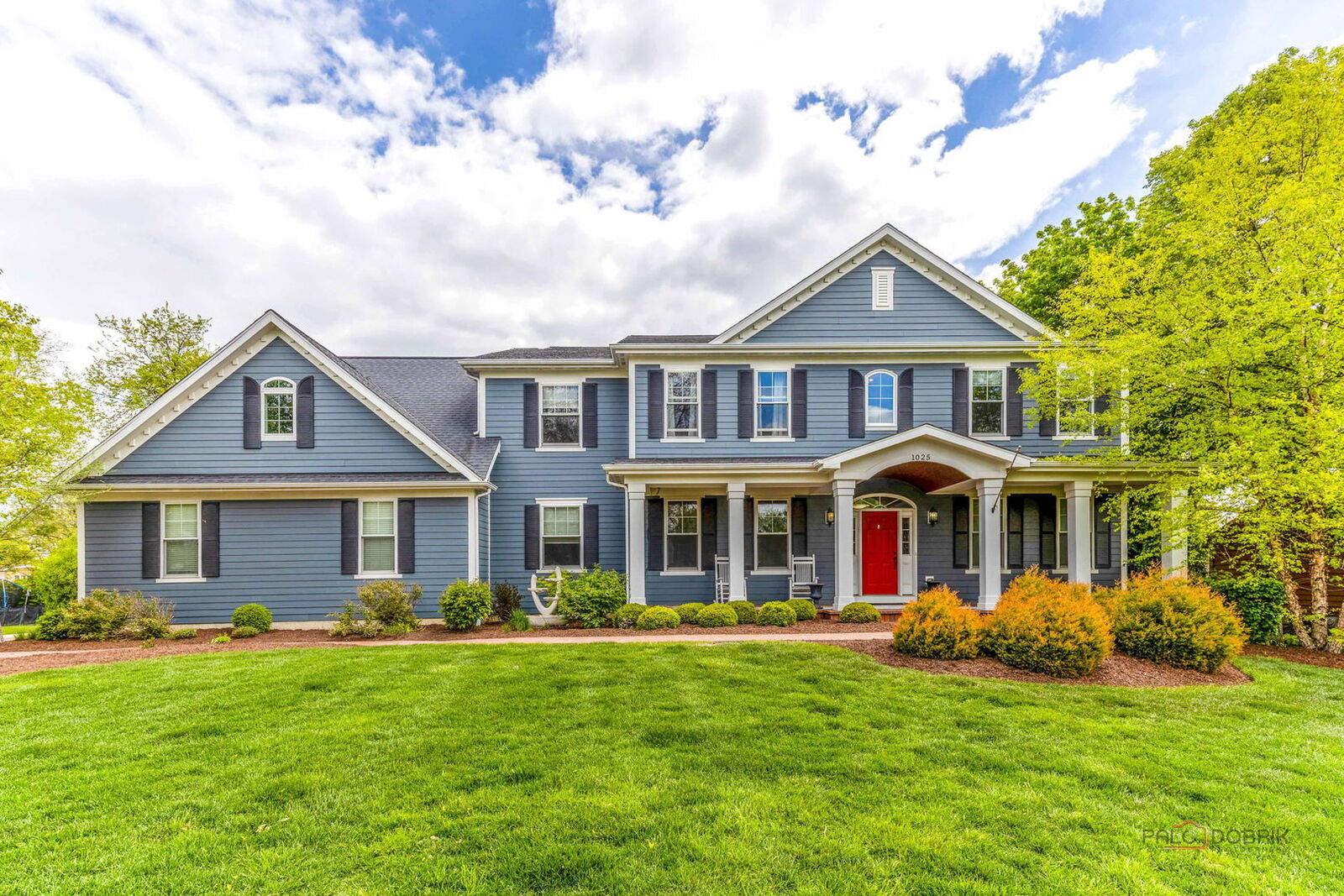 Property Photo: 1025 S Vail Avenue IL 60005