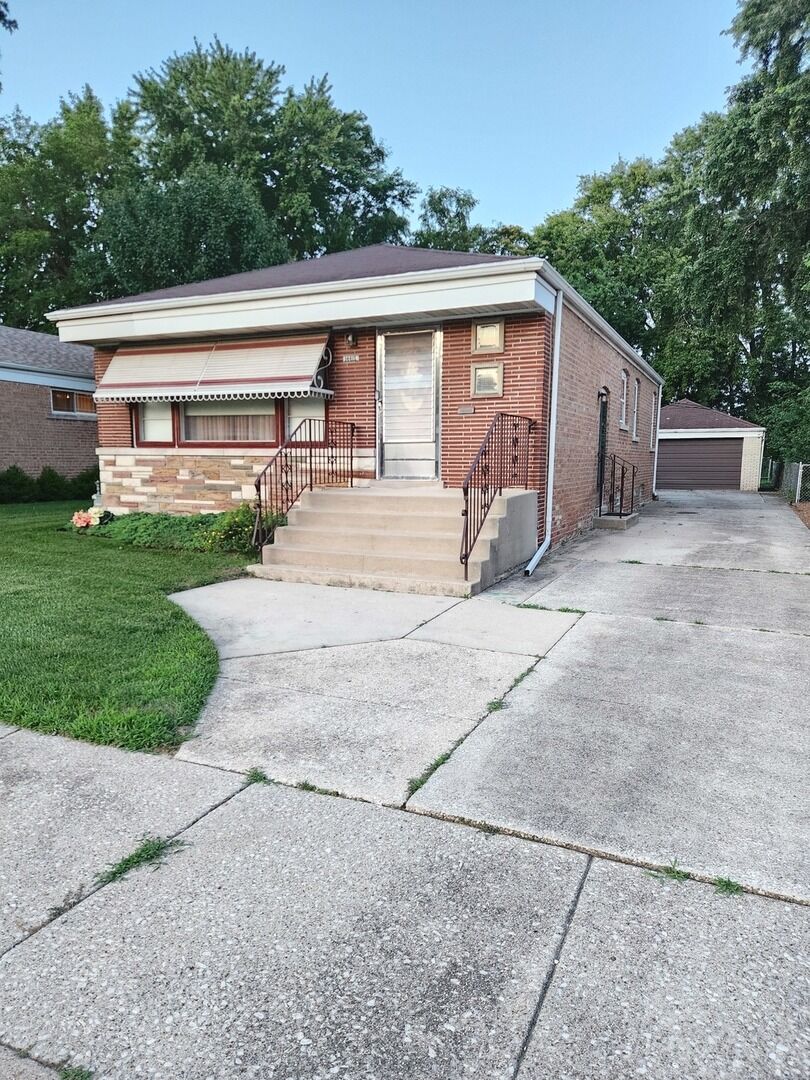 Property Photo:  14415 S Saginaw Avenue S  IL 60633 