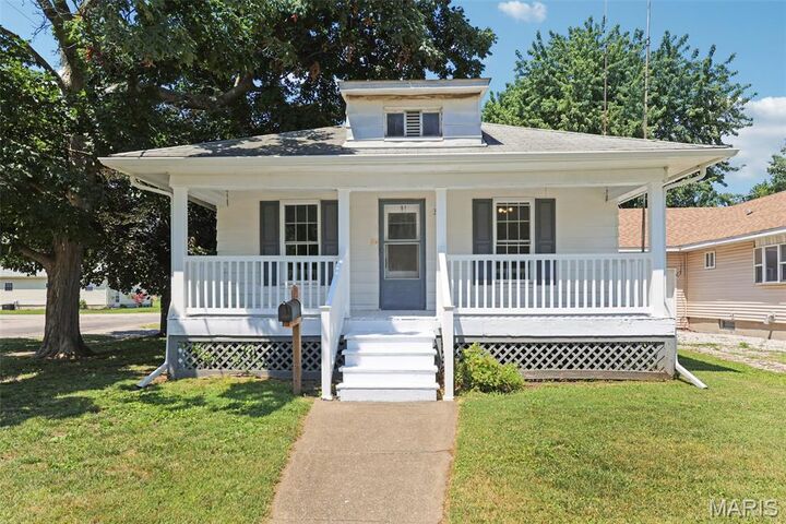 Property Photo:  304 N Chiles Street  IL 62626 