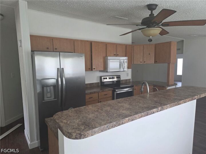 Property Photo: 425 Tanner Road FL 33930