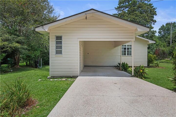 Property Photo: 301 W 19th Avenue LA 70433
