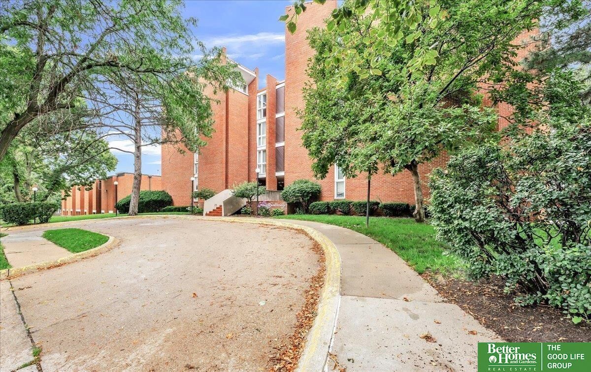 Property Photo: 3702 Jackson Street 105 NE 68105