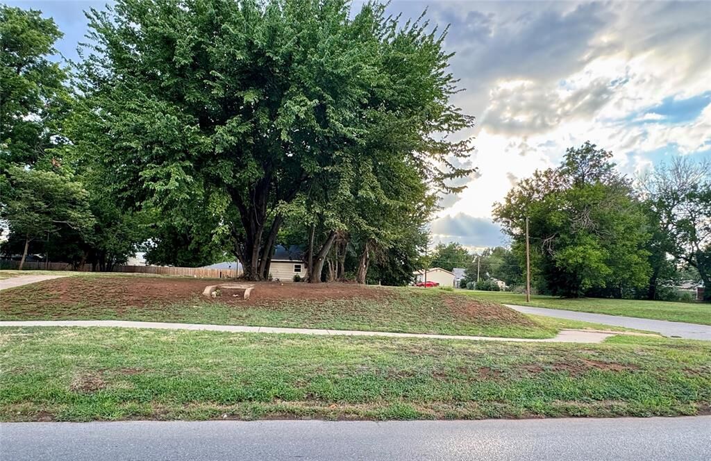 Property Photo:  0000 S 1st Street  OK 73018 