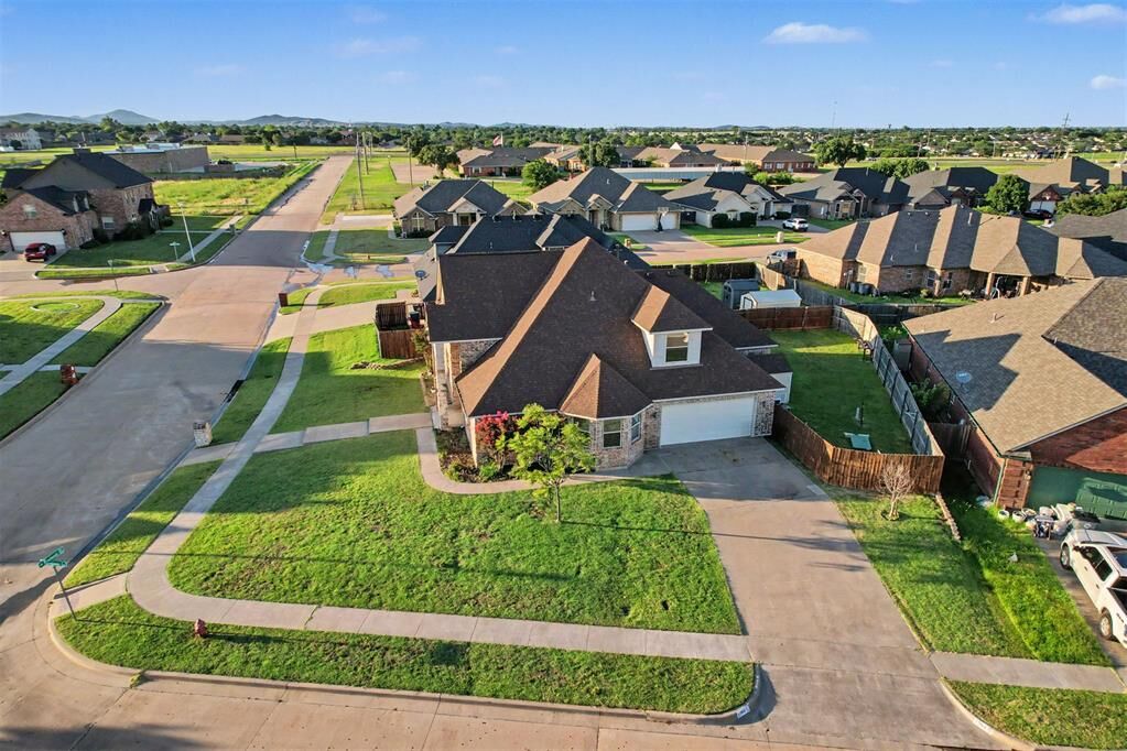 Property Photo: 1504 SW Brentwood Boulevard OK 73505