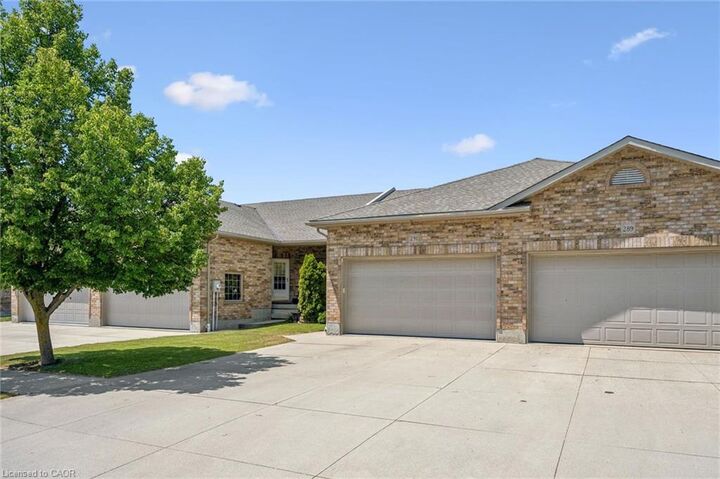 Property Photo:  