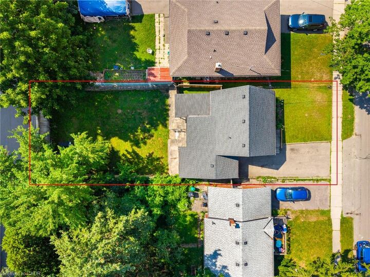 Property Photo: 33 Belmont Avenue E ON N2M 4B8