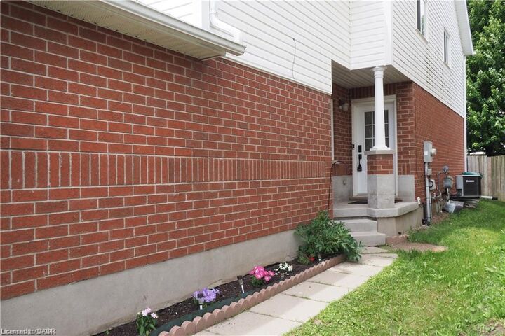 Property Photo:  