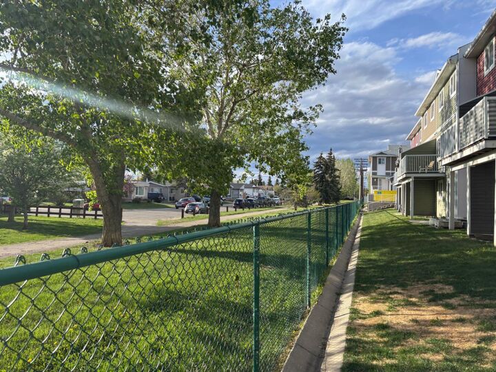 Property Photo: 800 Yankee Valley Boulevard SE 602 AB T4A 2L3