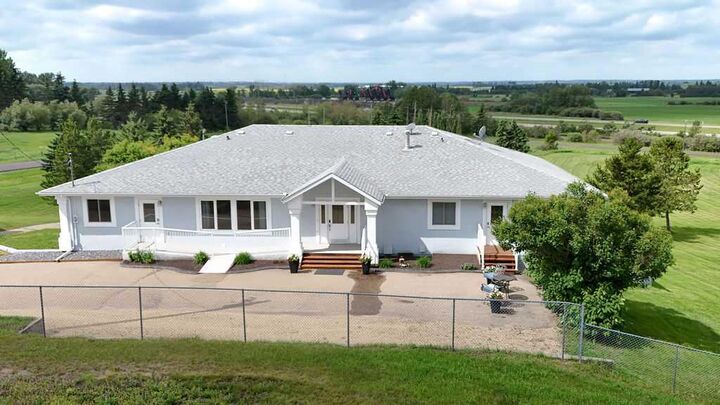 Property Photo: 41207 Range Road 263 4 AB T4L 2N4