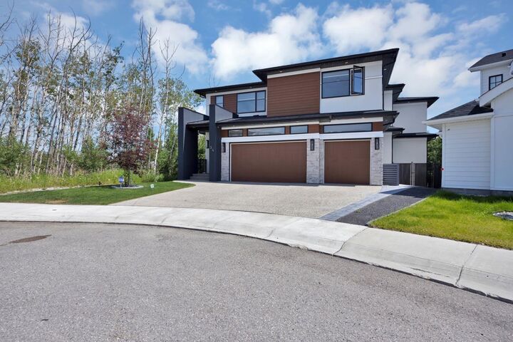 Property Photo: 34 Rockford Park NW AB T3G 0G7