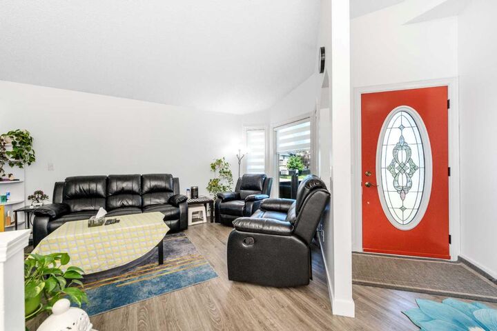 Property Photo: 5 Citadel Hills Circle NW AB T3G 3V4