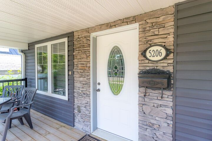 Property Photo:  5206 48 Street  AB T9V 0J3 
