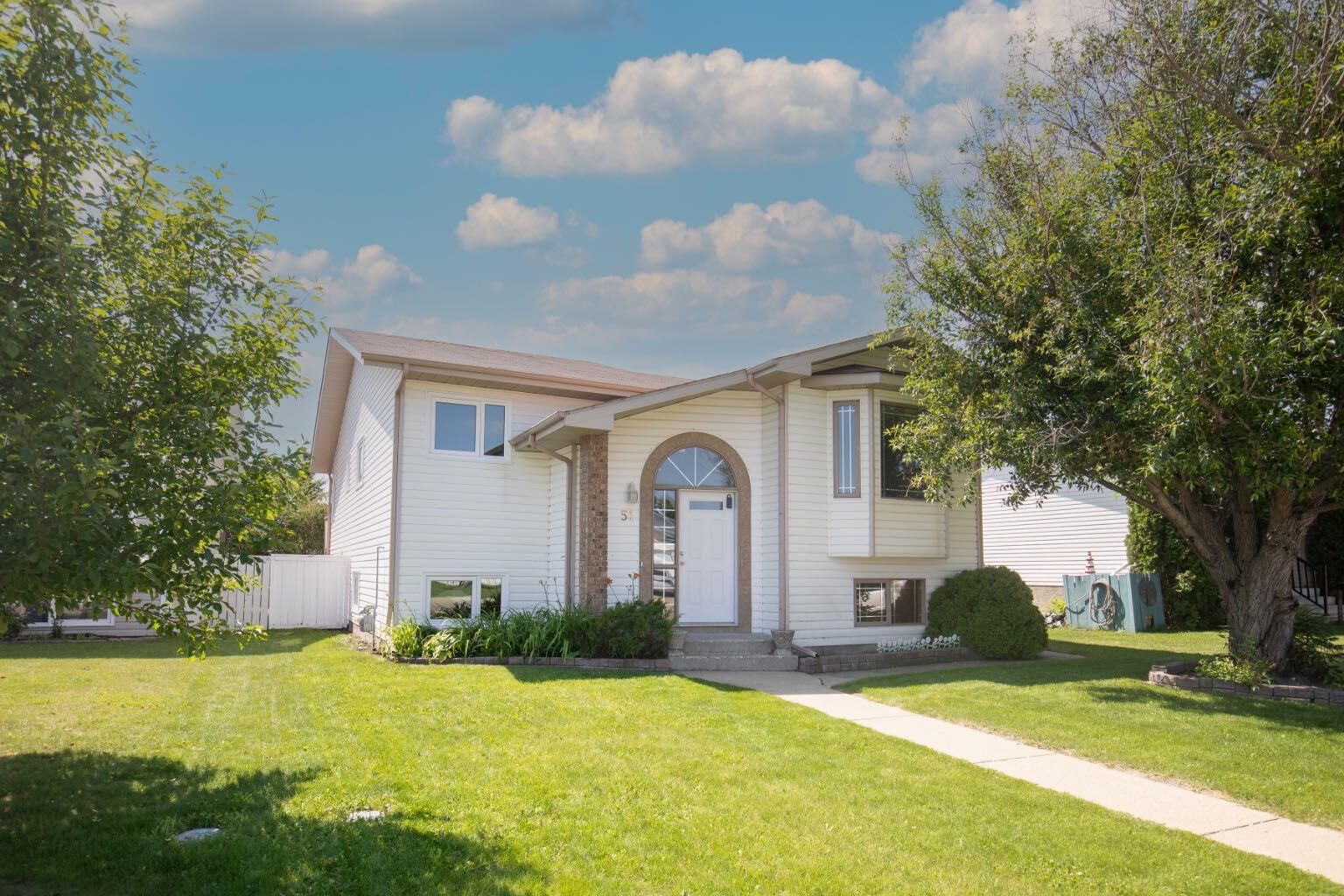 Property Photo:  51 Duston Street  AB T4R 2K4 