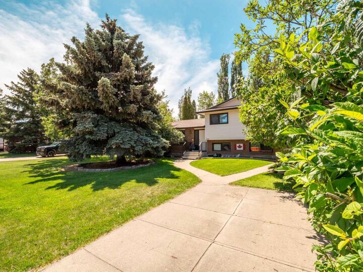 Property Photo:  106 Ojibwa Place W  AB T1K 5T5 
