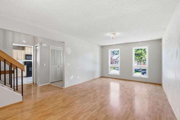 Property Photo:  39 Woodglen Way SW  AB T2W 4W8 