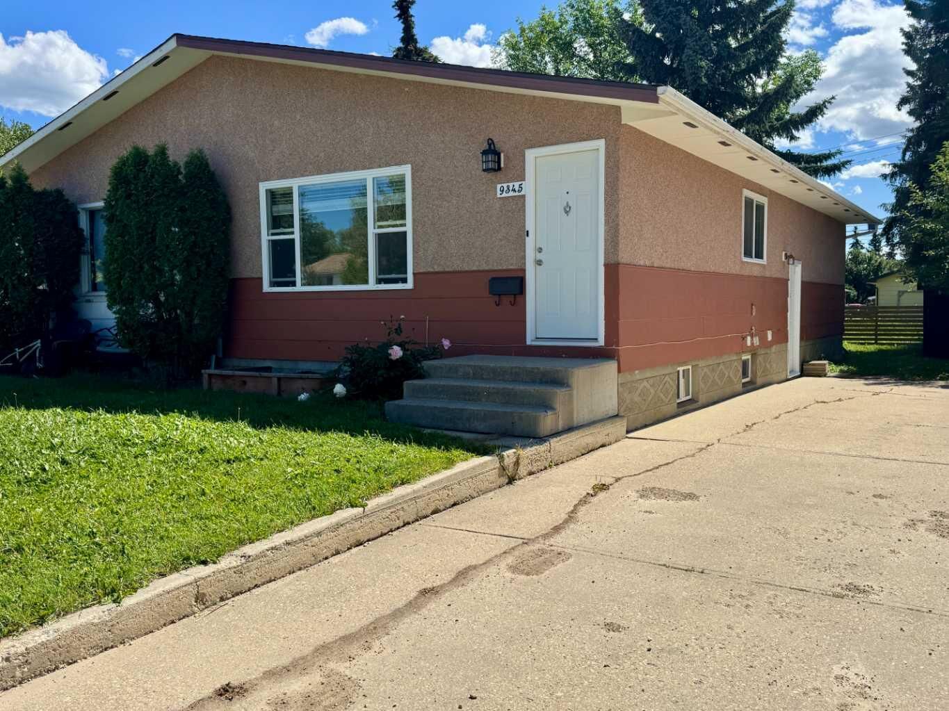 Property Photo: 9345 112A Avenue AB T8V 1W2
