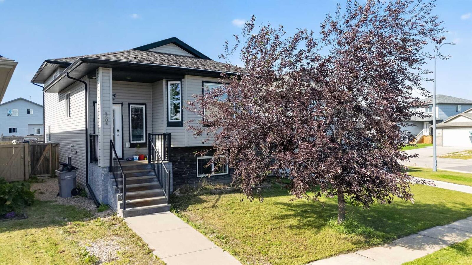Property Photo:  8606 102A Avenue  AB T8X 0B5 