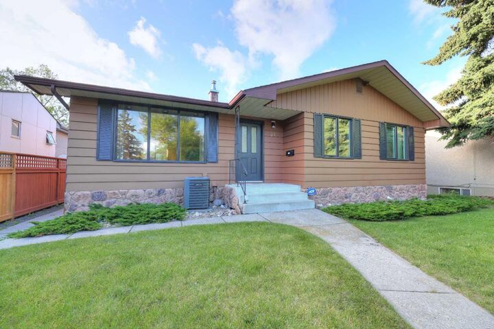31 Rosery Drive NW — photo 1