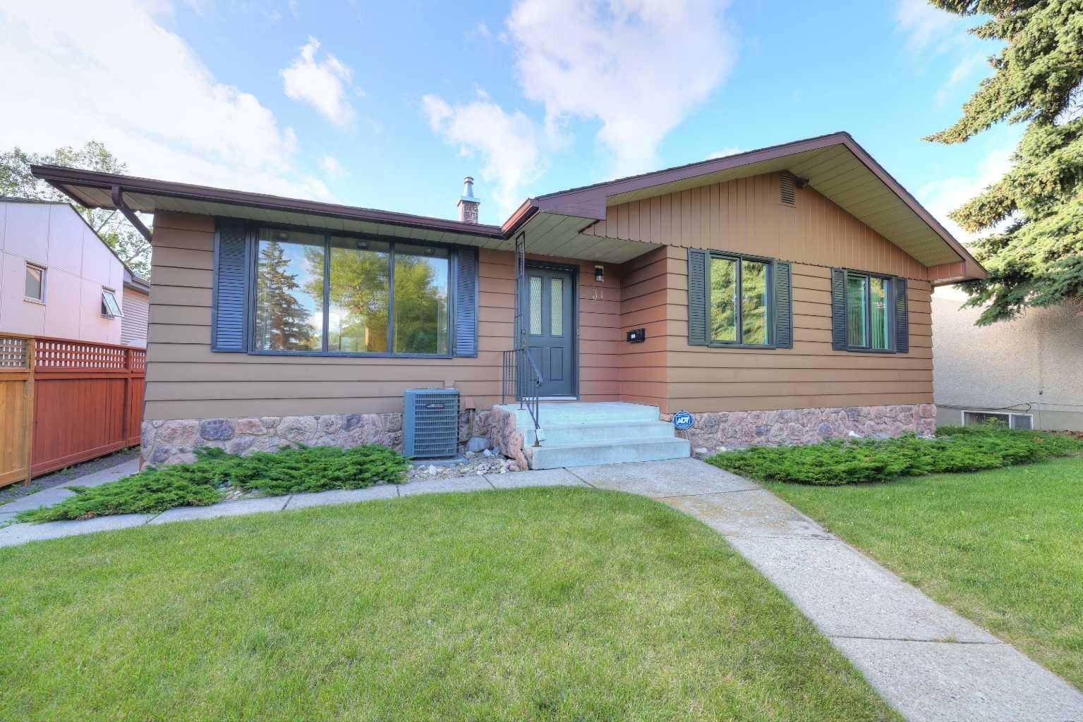 Property Photo: 31 Rosery Drive NW AB T2K 1L4